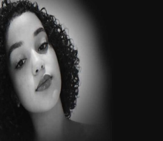 Adolescente morre após pular de carro em movimento Adolescente morre após pular de carro em movimento