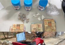 Polícia Militar prende dois suspeitos e apreende drogas e moto adulterada em Itaberaba Polícia Militar prende dois suspeitos e apreende drogas e moto adulterada em Itaberaba