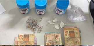 Polícia Militar prende dois suspeitos e apreende drogas e moto adulterada em Itaberaba Polícia Militar prende dois suspeitos e apreende drogas e moto adulterada em Itaberaba
