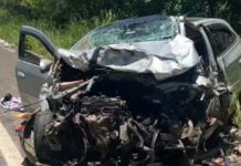 Colisão frontal na manhã desta segunda-feira deixa três mortos, incluindo uma criança Colisão frontal na manhã desta segunda-feira deixa três mortos, incluindo uma criança