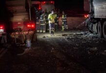 Identificado motorista morto em grave acidente envolvendo três carretas na BR-116, na Serra do Mutum Identificado motorista morto em grave acidente envolvendo três carretas na BR-116, na Serra do Mutum