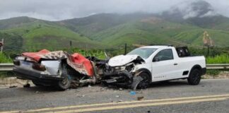 Quatro pessoas da mesma família morrem em colisão frontal na BR-259; criança sobreviveu Quatro pessoas da mesma família morrem em colisão frontal na BR-259; criança sobreviveu