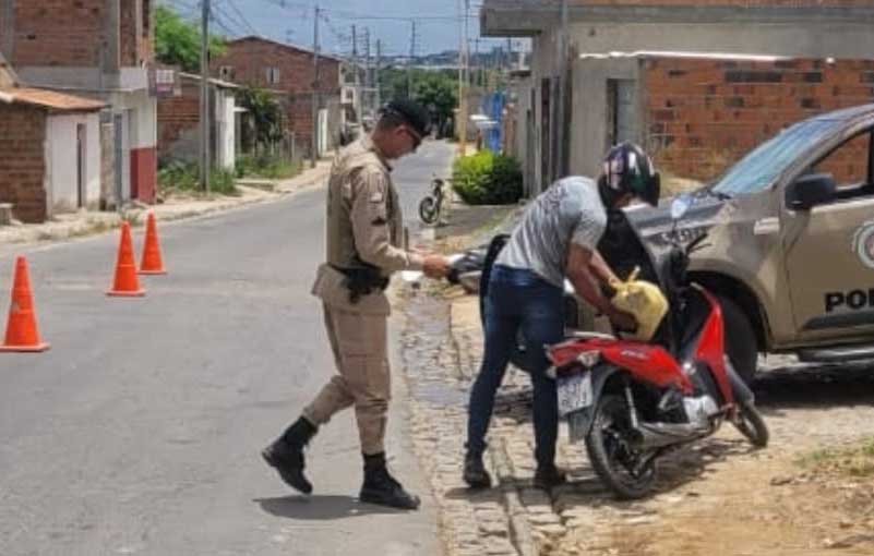 PM intensifica policiamento no bairro Vida Nova em Itaberaba durante estágio operacional do 11º BPM