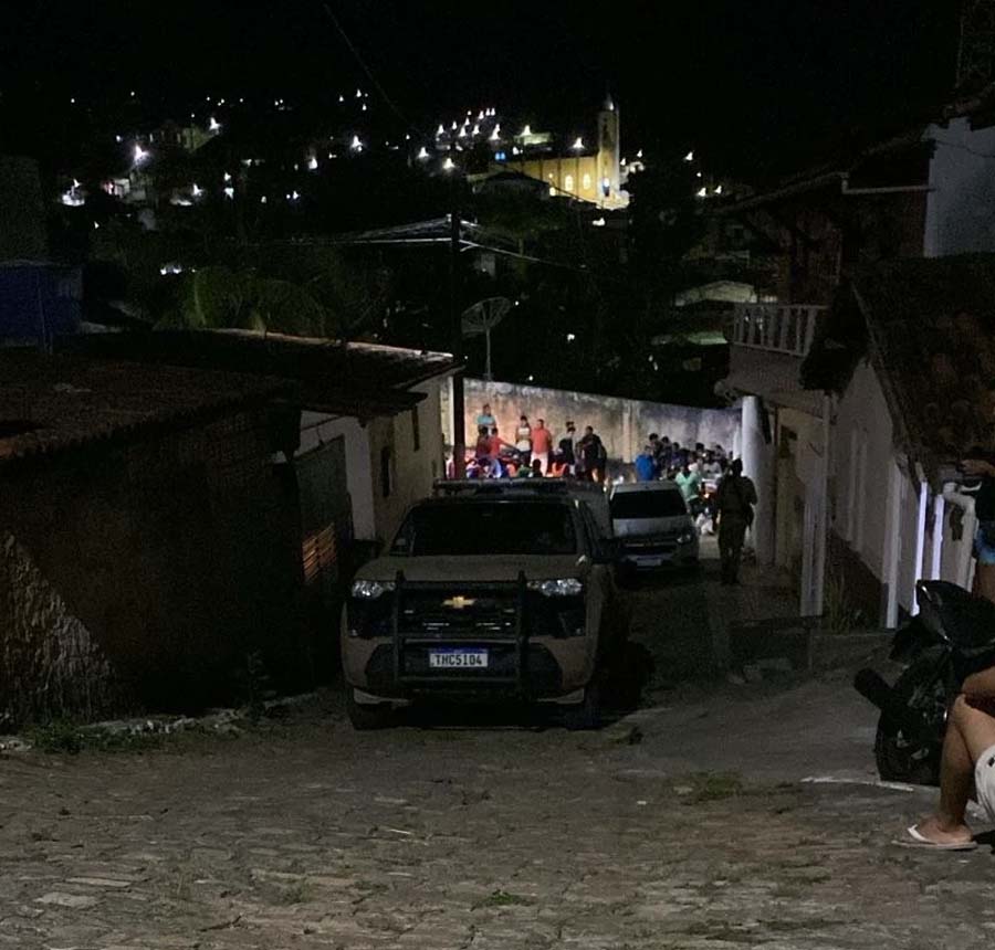 Casa da prefeita de Mundo Novo é invadida e suspeito morre em confronto