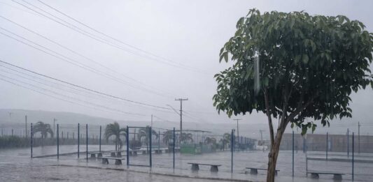 Chuva provoca pontos de alagamento em Lajedinho Chuva provoca pontos de alagamento em Lajedinho