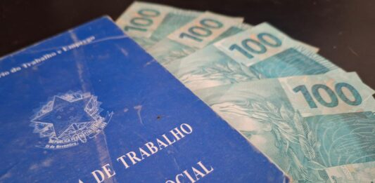 PIS 2026 Liberado: Saiba Como Sacar o Abono Salarial de Até R$ 1.621 Hoje Mesmo PIS 2026 Liberado: Saiba Como Sacar o Abono Salarial de Até R$ 1.621