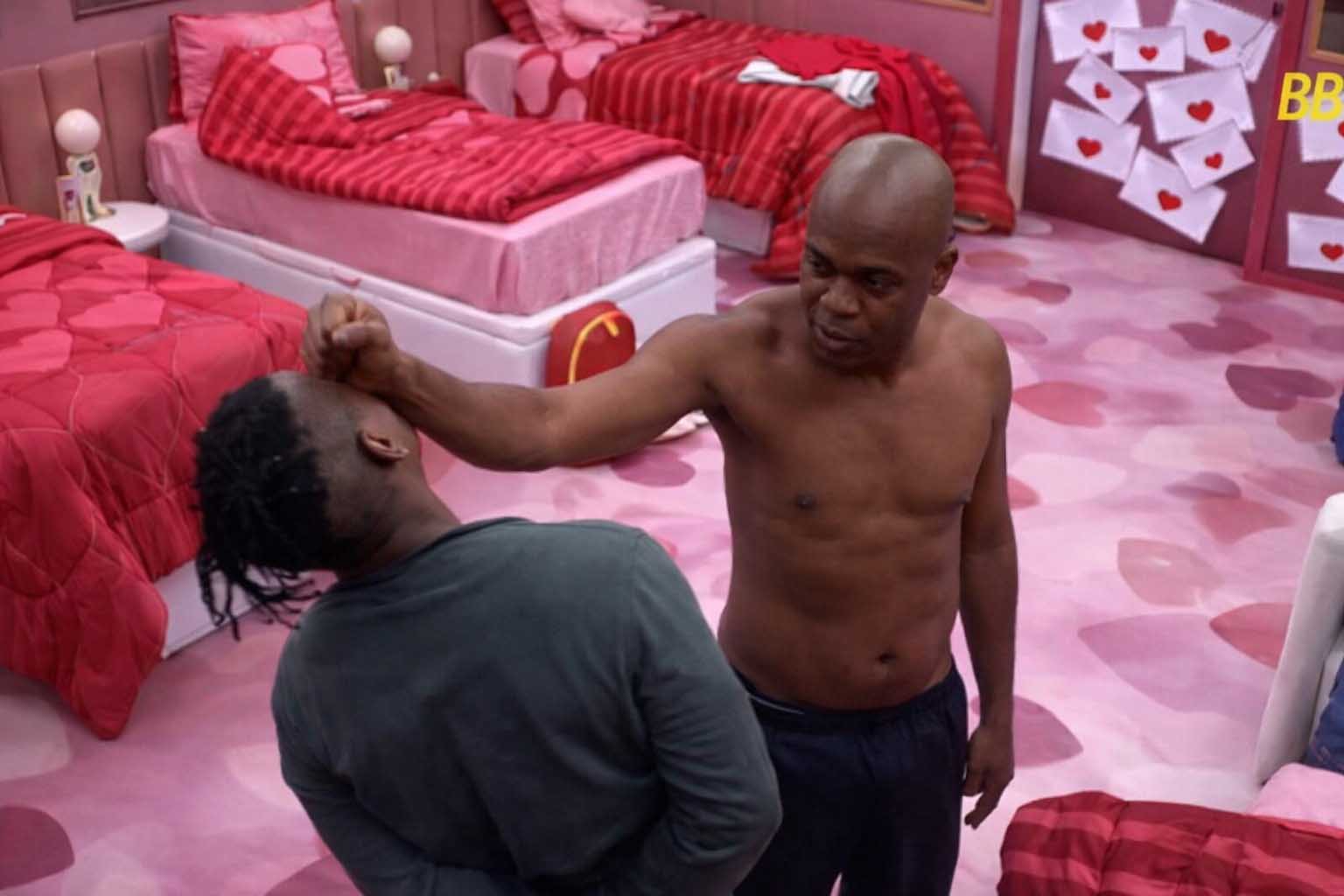 Confusão no BBB 26: atitude de Edilson contra Leandro pode resultar em nova expulsão