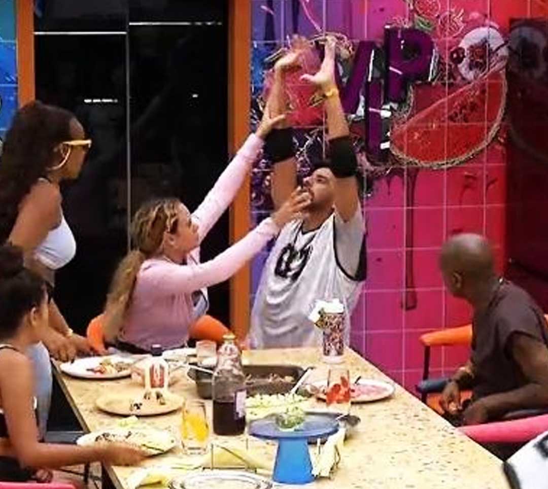 Alberto Cowboy é socorrido às pressas no BBB 26 após engasgar e perder o ar