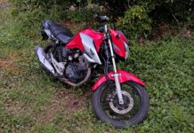 Motocicleta furtada é recuperada pela policia em área de matagal em Itaberaba Motocicleta furtada é recuperada pela policia em área de matagal em Itaberaba