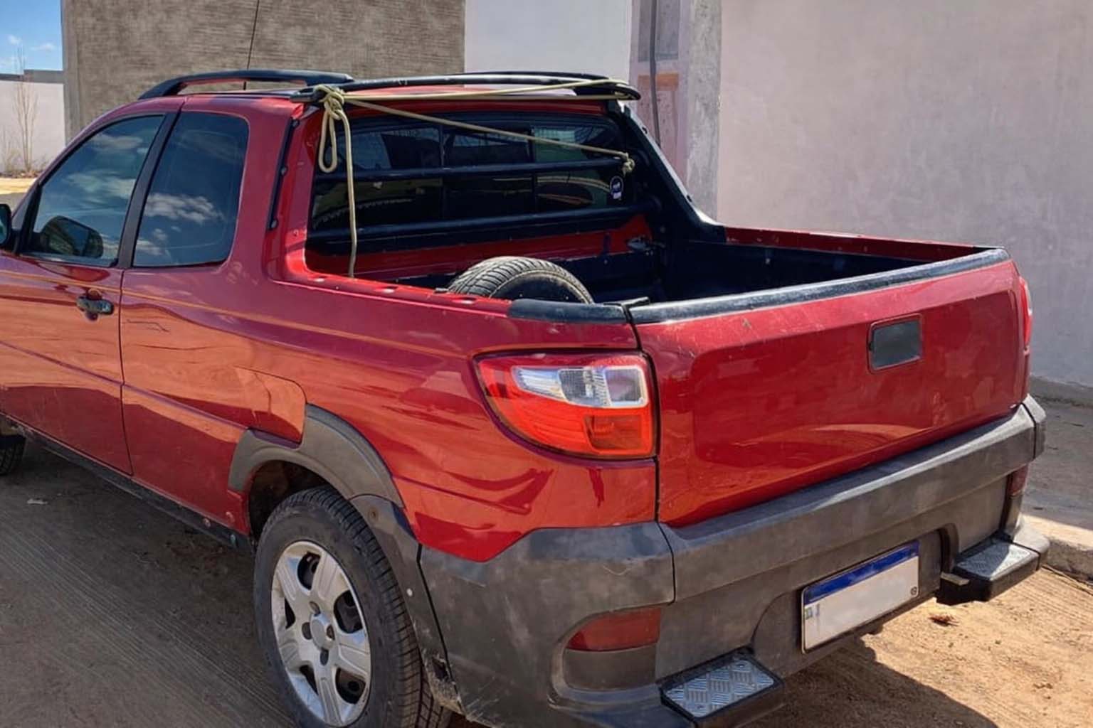 Policia apreende veículo com restrição de furto/roubo durante patrulhamento em Mairi