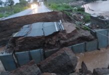 Ponte desaba após fortes chuvas na BA-046, em Iaçu Ponte desaba após fortes chuvas na BA-046, em Iaçu