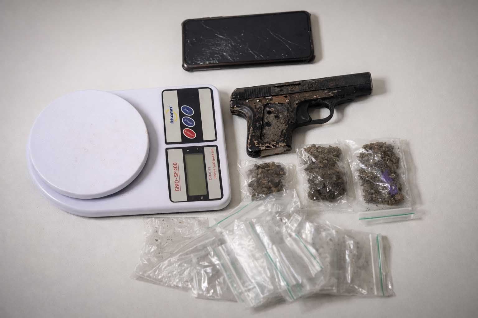 Policia apreende drogas e arma de fogo durante ação em Itaberaba