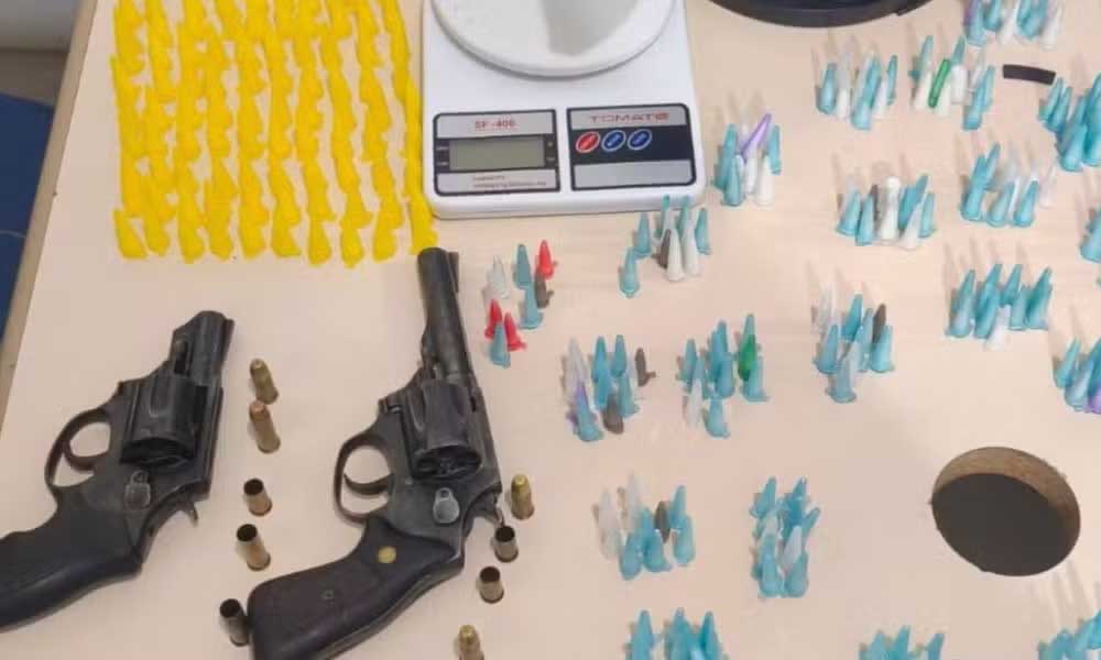 Troca de tiros em Lauro de Freitas termina com dois suspeitos mortos, um preso e apreensão de drogas