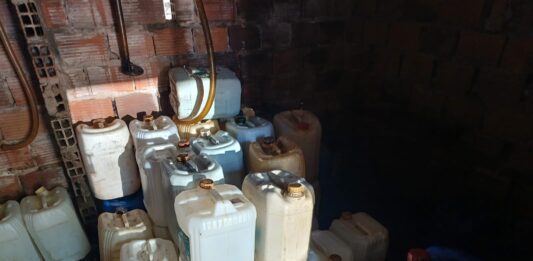 Polícia Civil cumpre mandado de busca e apreensão e prende indivíduo em flagrante por comércio ilegal de combustível em Ipirá