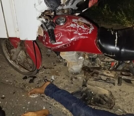 Grave acidente deixa motociclista ferido Grave acidente deixa motociclista ferido em Alagoinhas