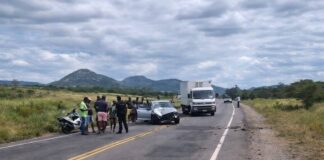 Acidente com dois veículos foi registrado na saída de Iaçu para João Amaro Acidente com dois veículos foi registrado na saída de Iaçu para João Amaro