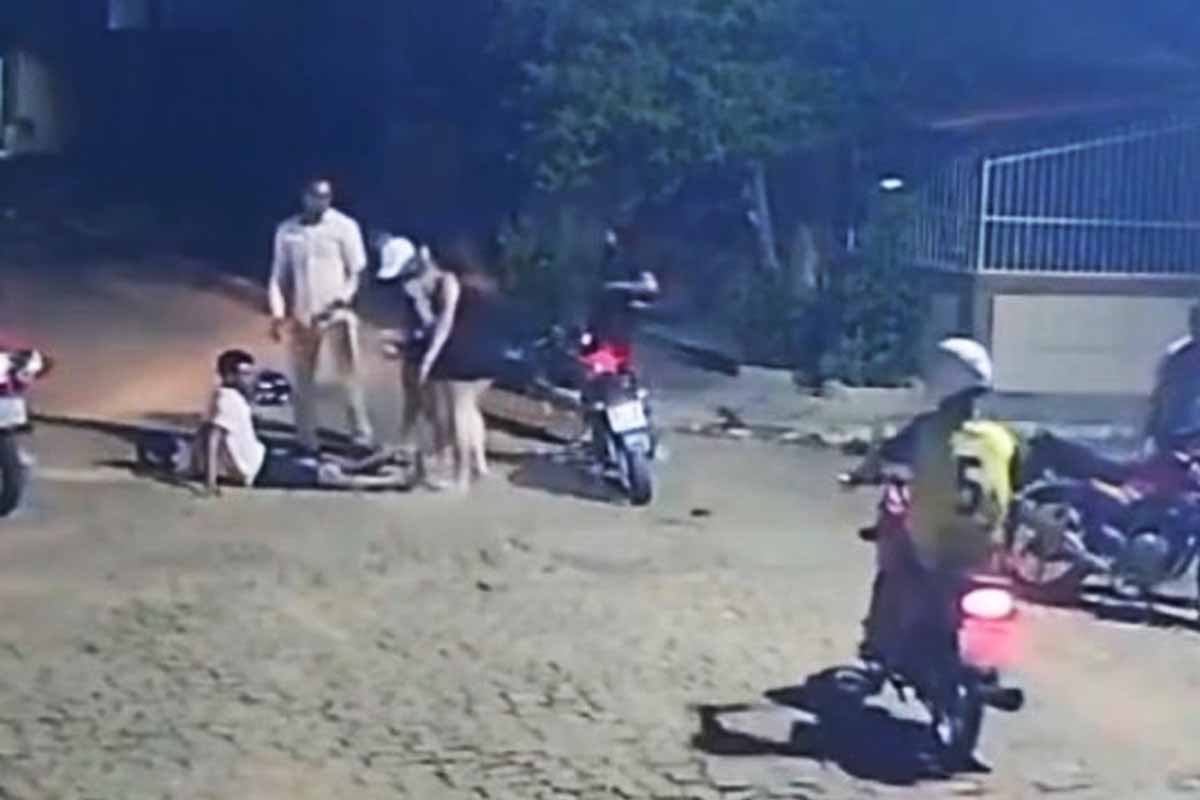 Colisão entre motocicletas é registrada em cruzamento de Livramento de Nossa Senhora
