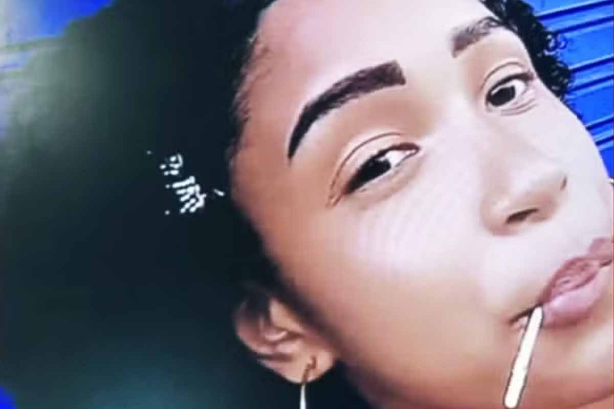 Duas adolescentes de 16 anos têm casa invadida e são mortas a tiros