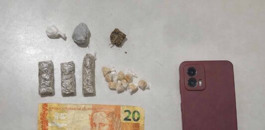Polícia apreende drogas durante ação da CIPE Chapada em Ruy Barbosa Polícia apreende drogas durante ação da CIPE Chapada em Ruy Barbosa