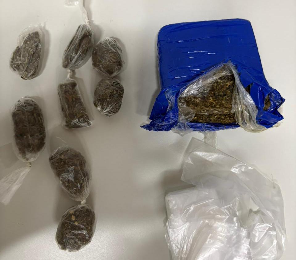 Polícia Civil apreende drogas em residência após denúncia anônima em Iaçu