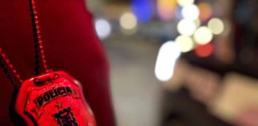 Mulher é presa por tentativa de homicídio contra vizinha por vingança em Iaçu Mulher é presa por tentativa de homicídio contra vizinha por vingança em Iaçu