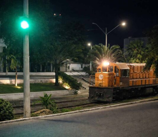 Homem é atropelado por trem na noite desta sexta-feira em Itatim Homem é atropelado por trem na noite desta sexta-feira em Itatim