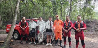 Depois de mais de 24 horas perdidos, turistas ingleses são resgatados por bombeiros de Itaberaba Depois de mais de 24 horas perdidos, turistas ingleses são resgatados por bombeiros de Itaberaba