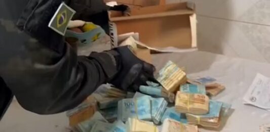 Operação apreende R$ 150 mil guardados em sacolas plásticas e caixa de sapato e prende homem Operação apreende R$ 150 mil guardados em sacolas plásticas e caixa de sapato e prende homem
