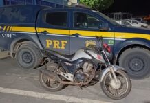PRF apreende motocicleta adulterada na BR 242 PRF apreende motocicleta adulterada envolvida em sinistro na BR 242