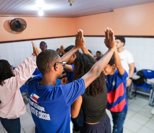 Atividades de arte e educação promovidas pelo Governo do Estado valorizam a cultura na paz nas escolas Atividades de arte e educação promovidas pelo Governo do Estado valorizam a cultura na paz nas escolas