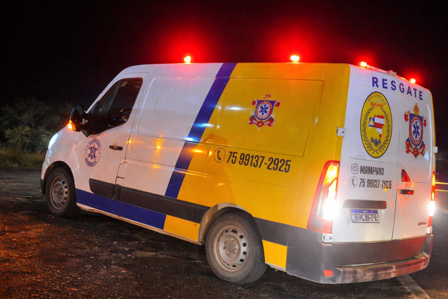 Acidente entre carro e moto deixa jovem gravemente ferido em Ipirá