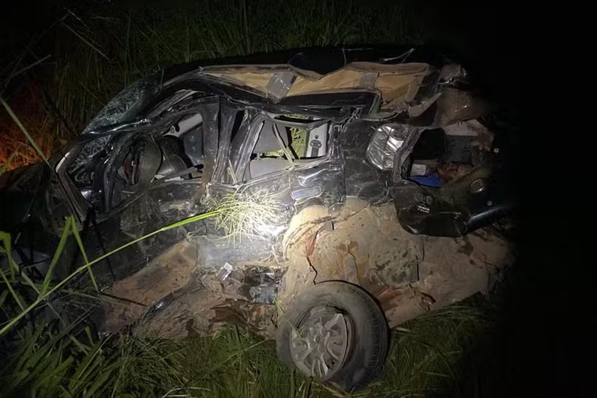 Três homens morrem após batida entre carro e caminhonete na BR-242