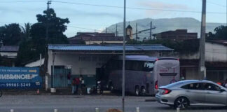 Ônibus invade rodoviária de Itambé e deixa mortos e vários feridos Ônibus invade rodoviária de Itambé e deixa mortos e vários feridos