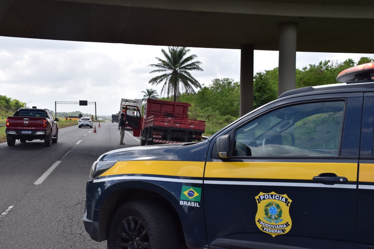 PRF apreende mais de 100 comprimidos de anfetaminas na BR-242, em Itaberaba