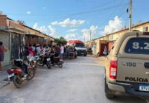 Adolescente de 15 anos é encontrada morta com marcas de facadas e queimaduras Adolescente de 15 anos é encontrada morta com marcas de facadas e queimaduras