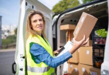 Lei estabelece multa de até R$ 2 mil para quem agredir entregadores Lei estabelece multa de até R$ 2 mil para quem agredir entregadores