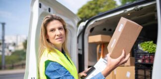 Lei estabelece multa de até R$ 2 mil para quem agredir entregadores Lei estabelece multa de até R$ 2 mil para quem agredir entregadores