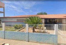 Professor é afastado após tirar roupa e ficar nu em sala de aula Professor é afastado após tirar roupa e ficar nu em sala de aula