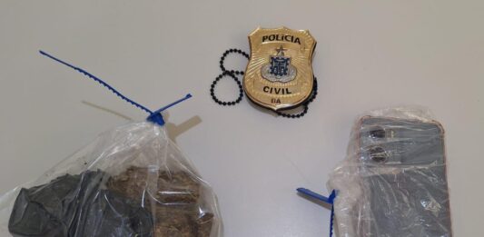 Polícia Civil prende suspeito de tráfico em flagrante durante mandado de busca em Itaberaba Polícia Civil prende suspeito de tráfico em flagrante durante mandado de busca em Itaberaba