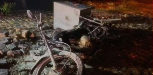 Homem é preso após atear fogo em moto de entregador por ciúmes da esposa Homem é preso após atear fogo em moto de entregador por ciúmes da esposa