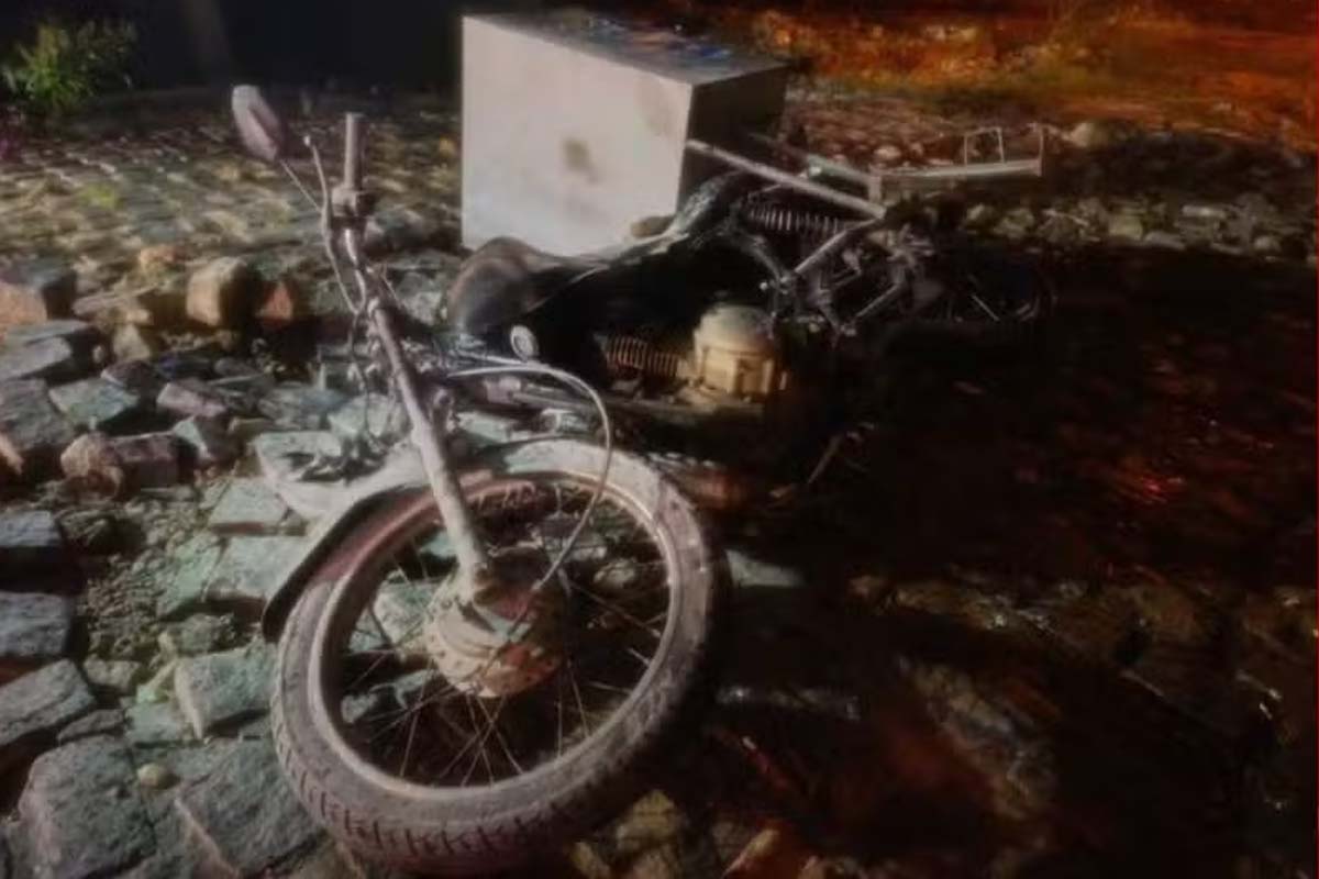 Homem é preso após atear fogo em moto de entregador por ciúmes da esposa