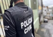 Menina de 11 anos é morta a tiros enquanto brincava na frente de casa Menina de 11 anos é morta a tiros enquanto brincava na frente de casa