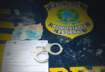 PRF cumpre mandado de prisão durante fiscalização na BR-242 em Itaberaba PRF cumpre mandado de prisão durante fiscalização na BR-242 em Itaberaba