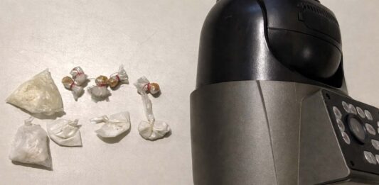 Policia apreende drogas em imóvel abandonado em Itaberaba Policia apreende drogas em imóvel abandonado em Itaberaba