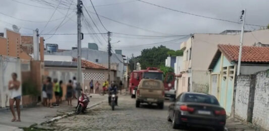 Irmãos que foram carbonizadas após incêndio em Serrinha morreram abraçados Irmãos que foram carbonizadas após incêndio em Serrinha morreram abraçados
