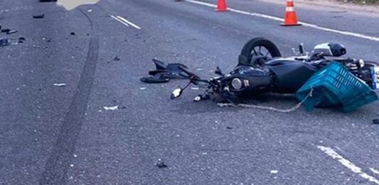Motociclista morre em acidente com caminhão na madrugada deste domingo Motociclista morre em acidente com caminhão na madrugada deste domingo