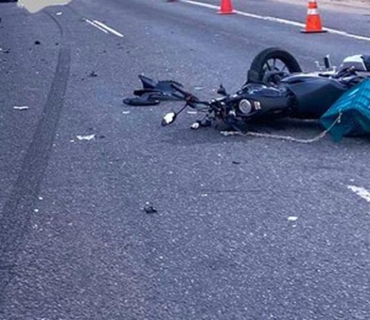 Motociclista morre em acidente com caminhão na madrugada deste domingo Motociclista morre em acidente com caminhão na madrugada deste domingo
