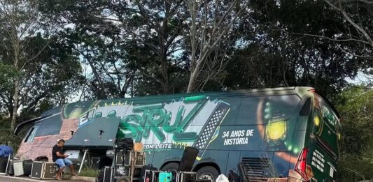 Ônibus da banda Mastruz com Leite sofre acidente na BR-226 Ônibus da banda Mastruz com Leite sofre acidente na BR-226