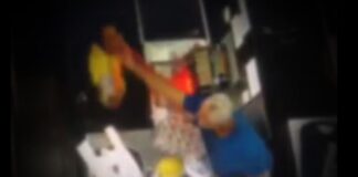 Operadora de caixa de supermercado é agredida por cliente por ‘passar verduras rápido demais’ Operadora de caixa de supermercado é agredida por cliente por 'passar verduras rápido demais'
