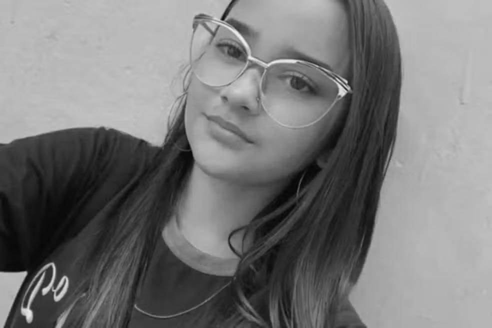 Adolescente de 16 anos morre após sofrer descarga elétrica enquanto pranchava o cabelo